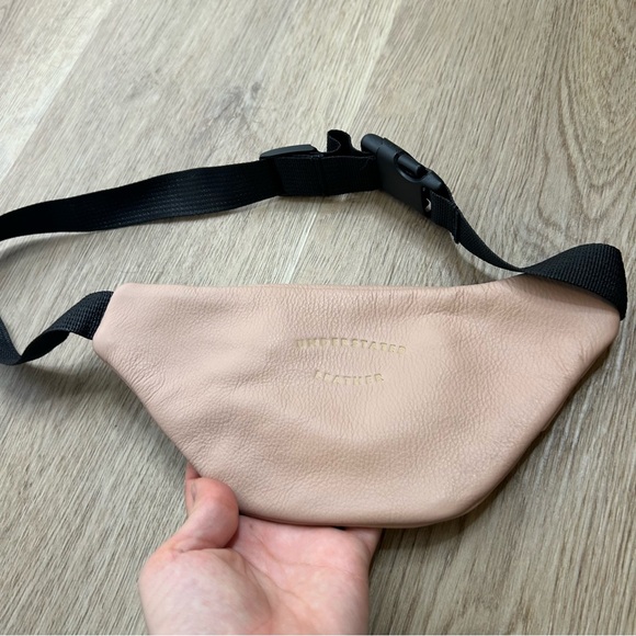 Ye Hainanan Blush Mini Bag with Embroidered Accents - Picture 4 of 5